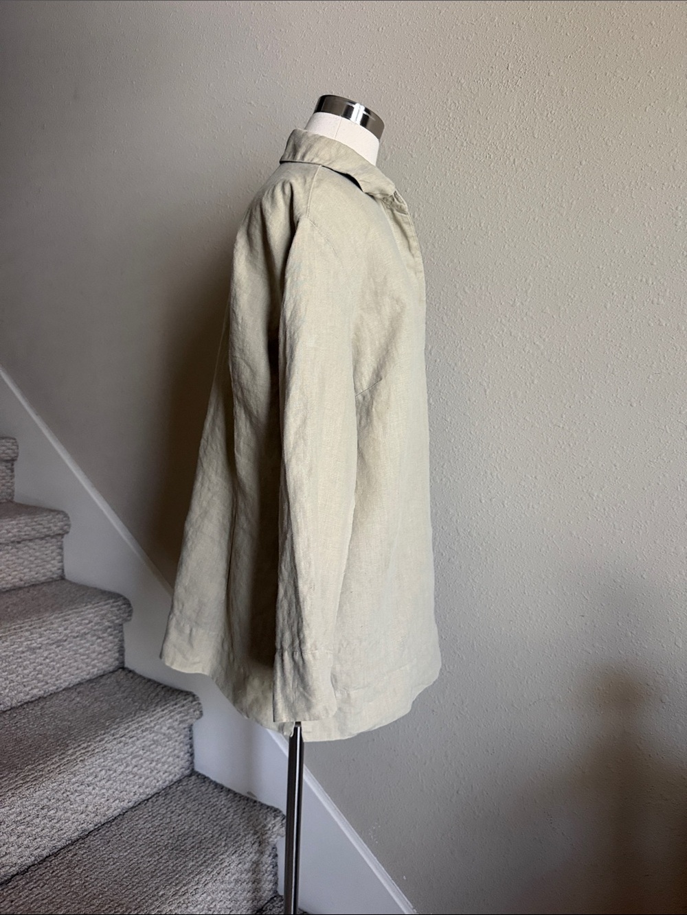 Cut Loose Sz XL Light Sage Linen v-necked Collared Top - Picture 5 of 13